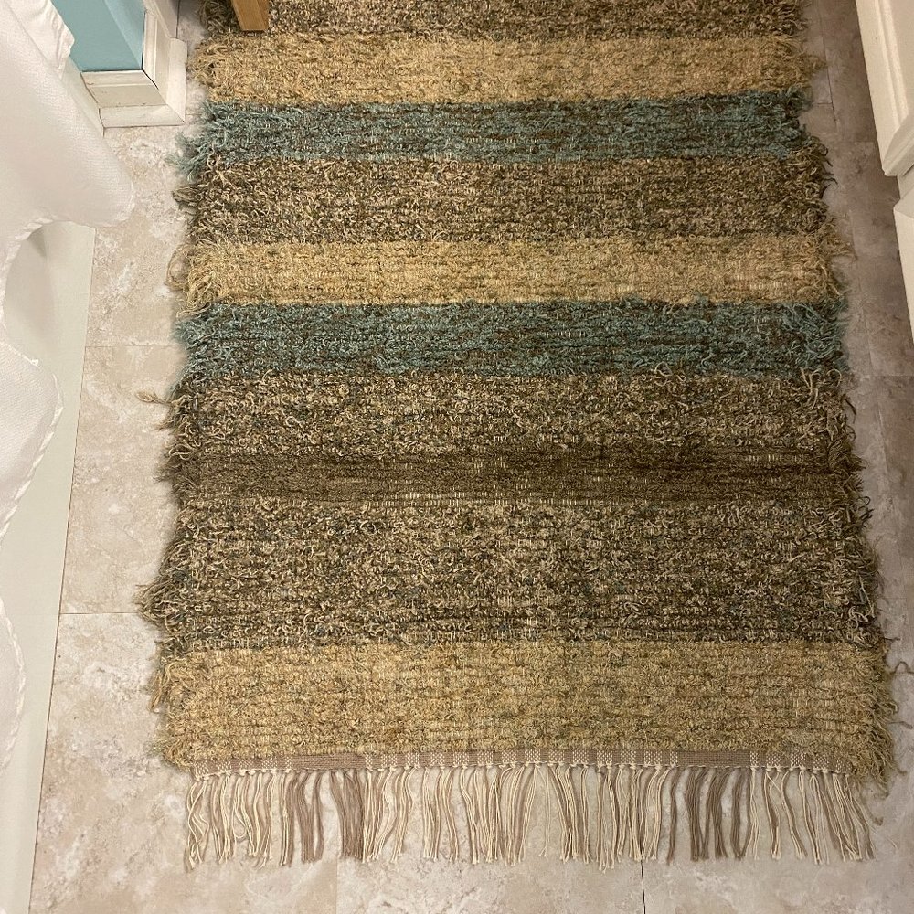 Throw Rug - Picture 15 of 16